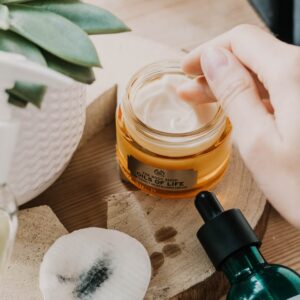 Körper und Gesichtscreme mit Aloe